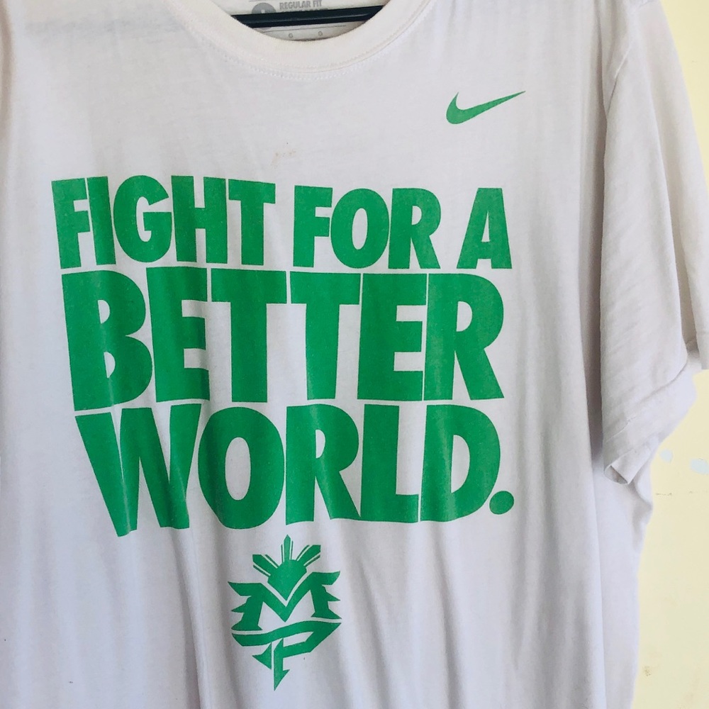 Size doesn’t fit Manny Pacquiao